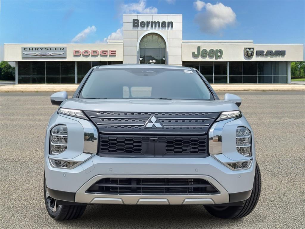 used 2023 Mitsubishi Outlander car, priced at $20,996