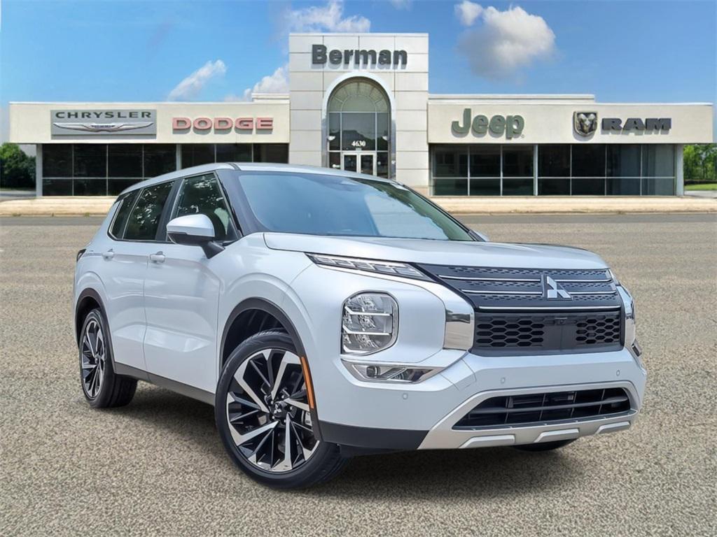 used 2023 Mitsubishi Outlander car, priced at $20,996