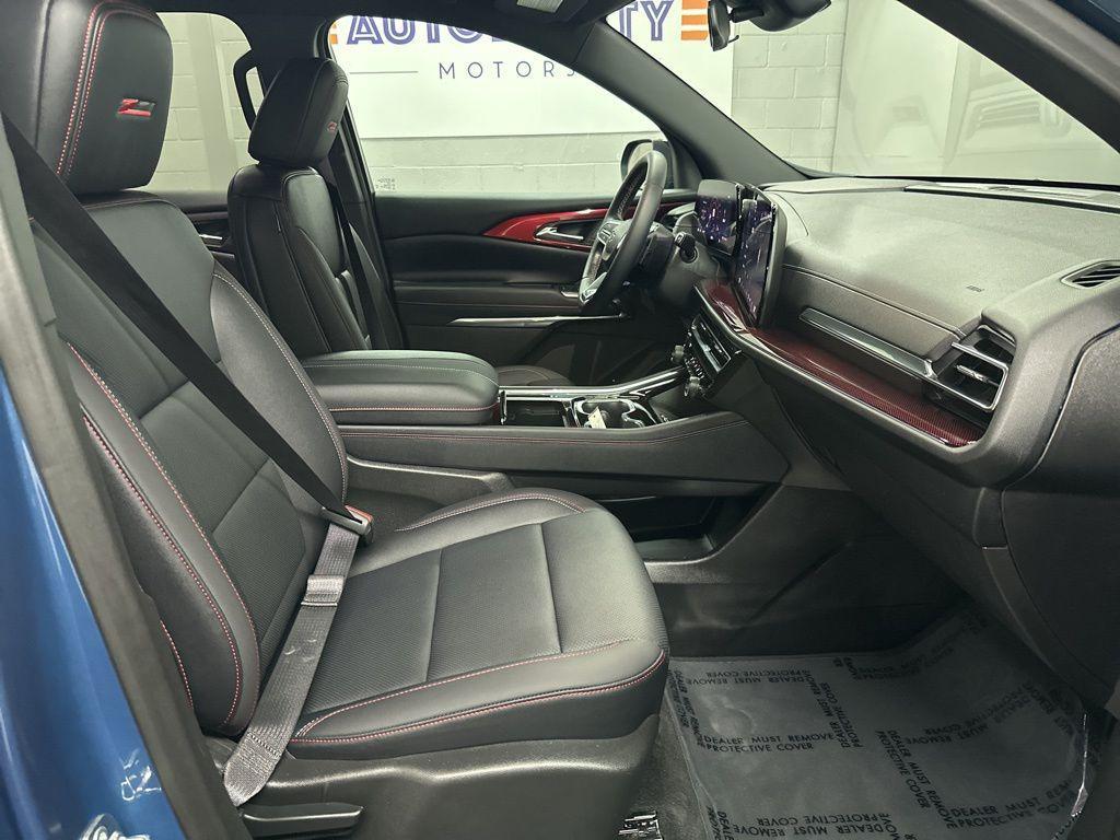 used 2025 Chevrolet Traverse car, priced at $40,995