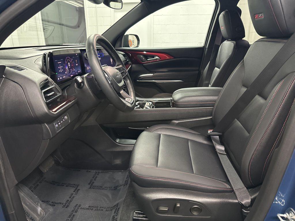 used 2025 Chevrolet Traverse car, priced at $40,995