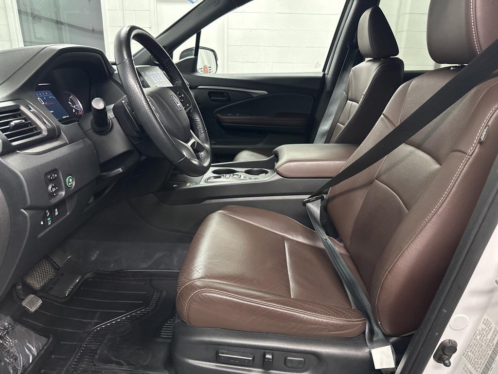 used 2024 Honda Passport car, priced at $26,995