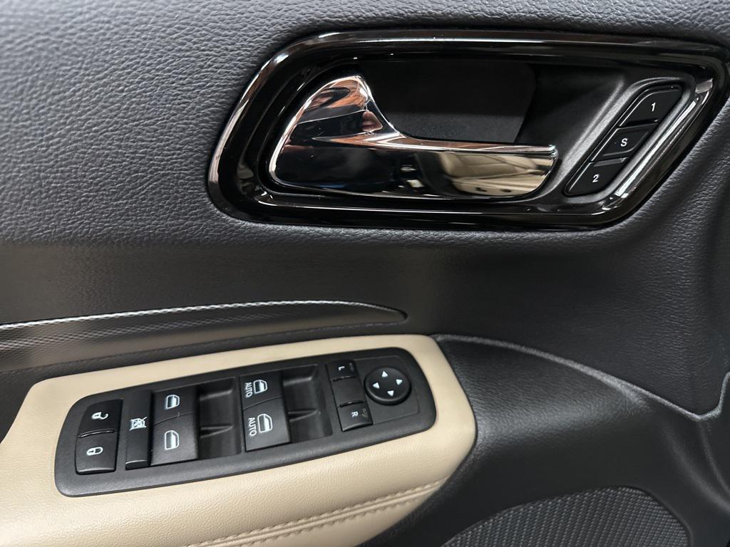 2022 DB Black Crystal Clearcoat Dodge Durango