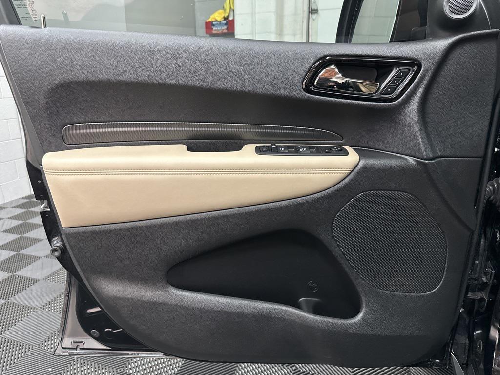 2022 DB Black Crystal Clearcoat Dodge Durango