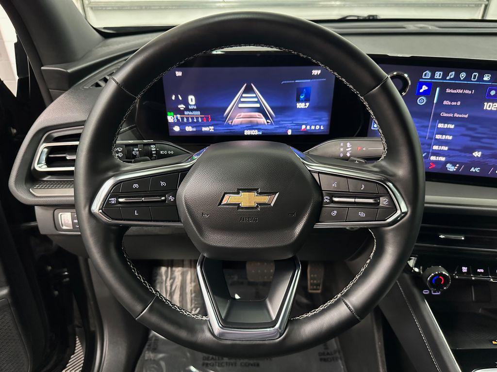 used 2025 Chevrolet Traverse car, priced at $33,000