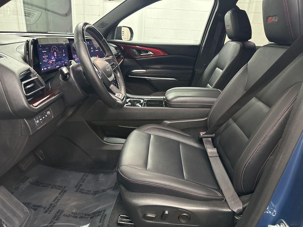 used 2025 Chevrolet Traverse car, priced at $39,995