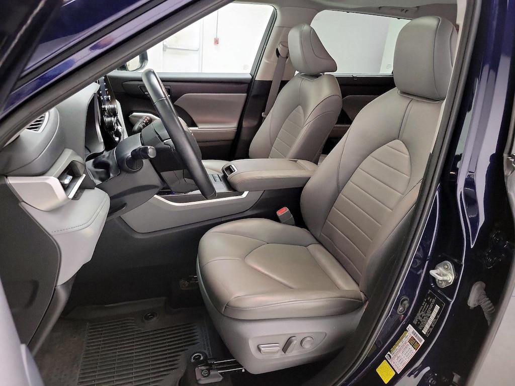 used 2022 Toyota Highlander car, priced at $33,998