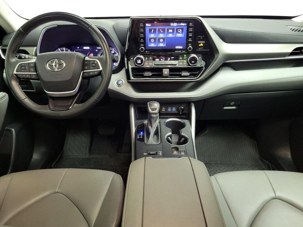 used 2022 Toyota Highlander car, priced at $33,998