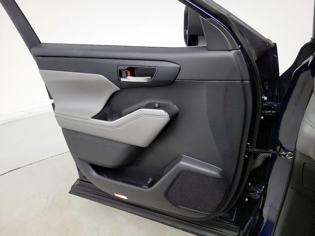 used 2022 Toyota Highlander car, priced at $33,998