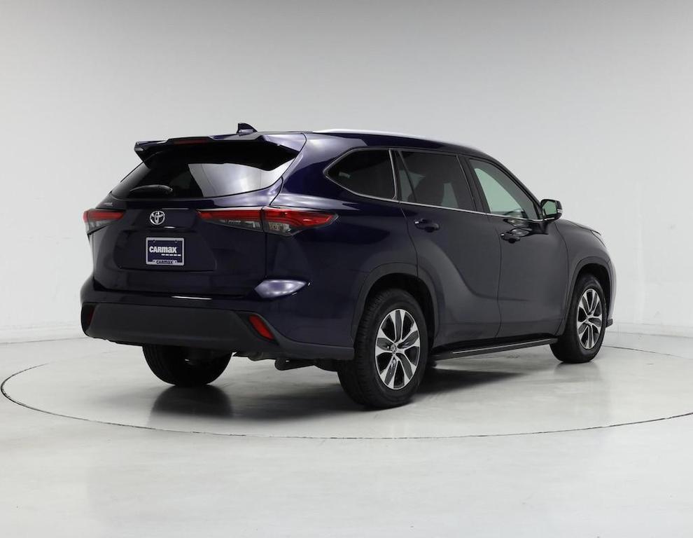 used 2022 Toyota Highlander car, priced at $33,998