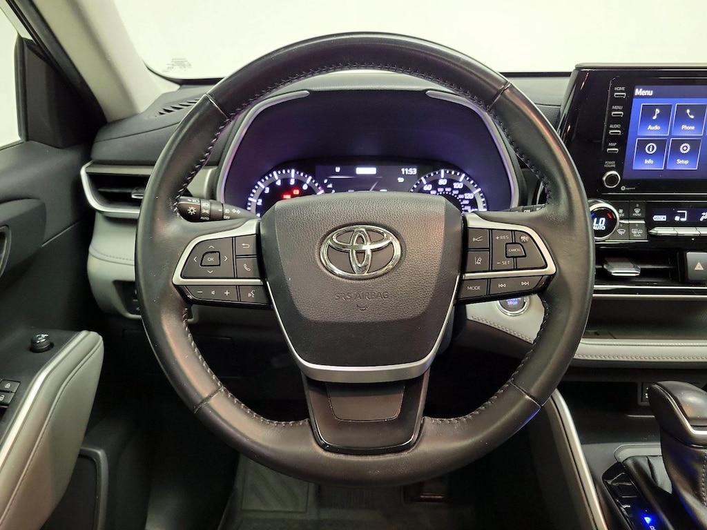 used 2022 Toyota Highlander car, priced at $33,998