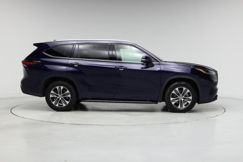 used 2022 Toyota Highlander car, priced at $33,998