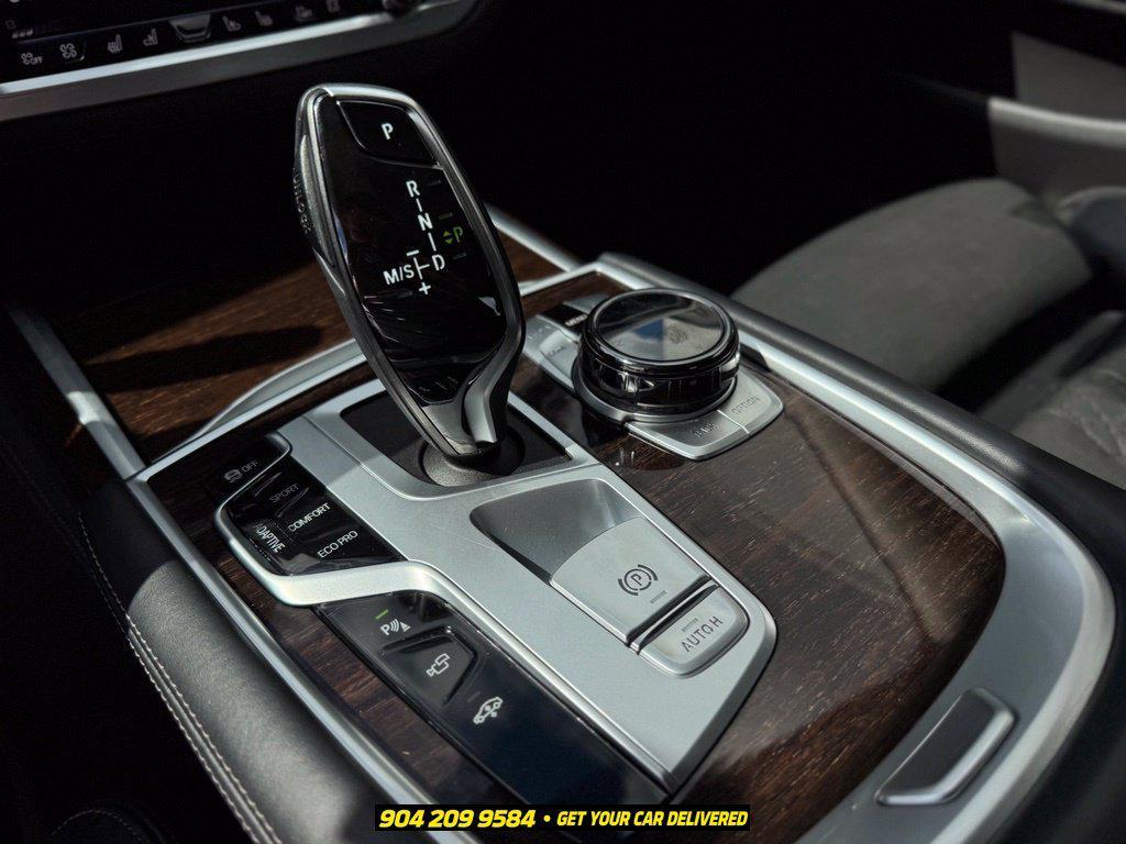 BMW 7 Series view 20