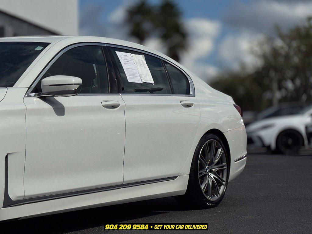 BMW 7 Series view 4