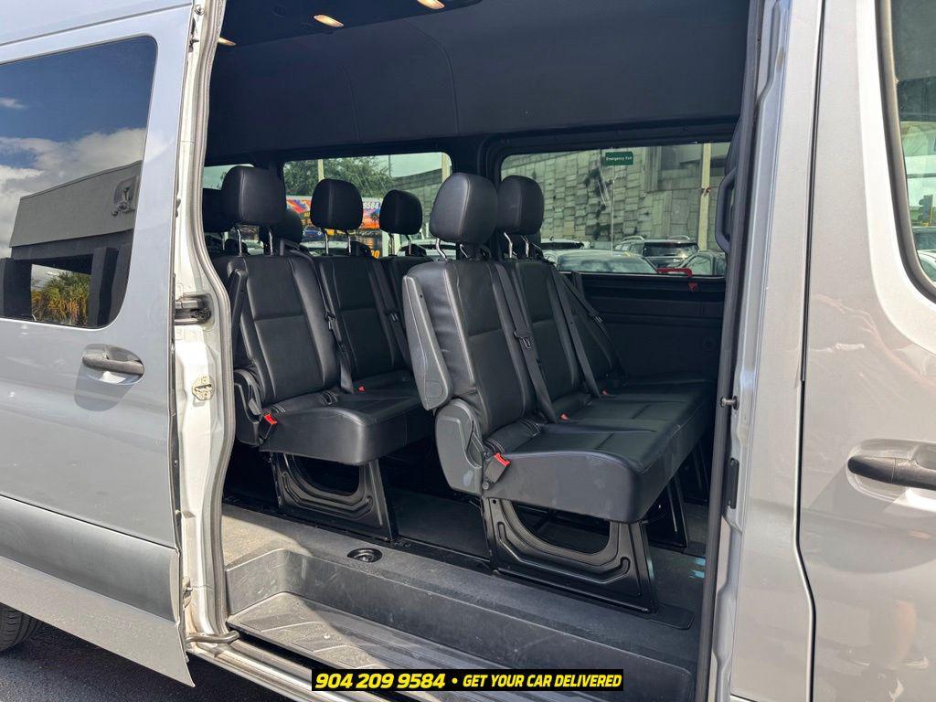 Mercedes-Benz Sprinter view 21