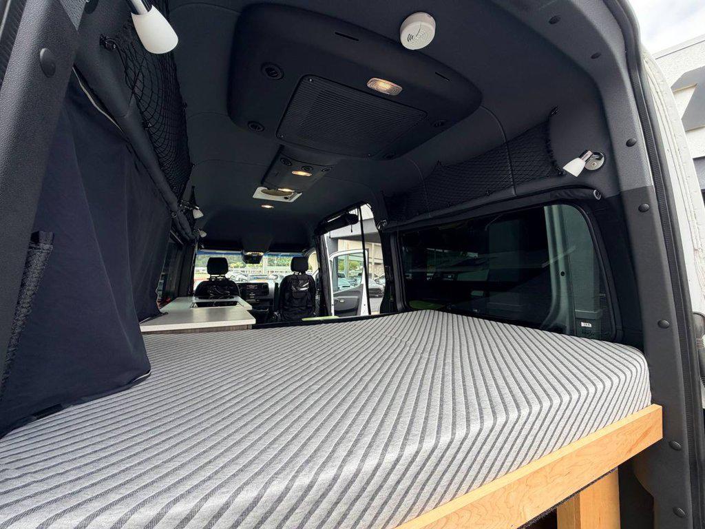 Mercedes-Benz Sprinter view 47