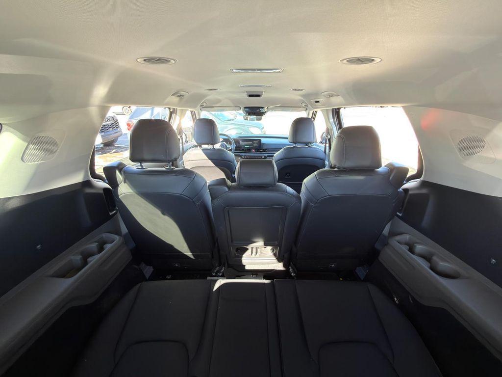 used 2025 Kia Carnival Hybrid car, priced at $35,995