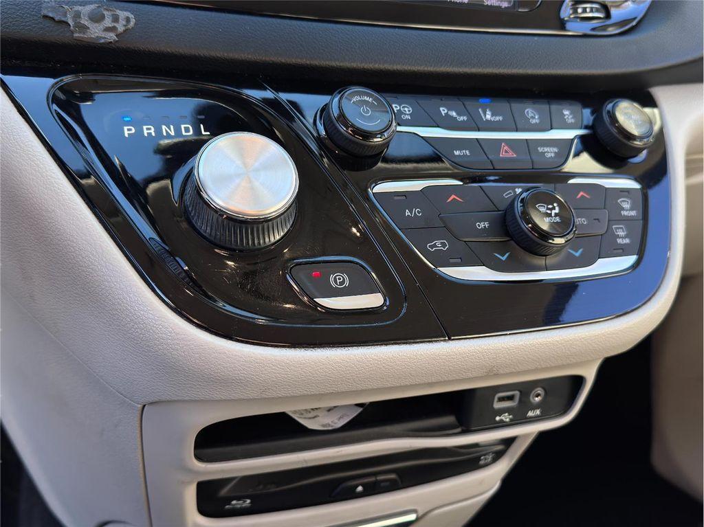 used 2020 Chrysler Pacifica car, priced at $20,895