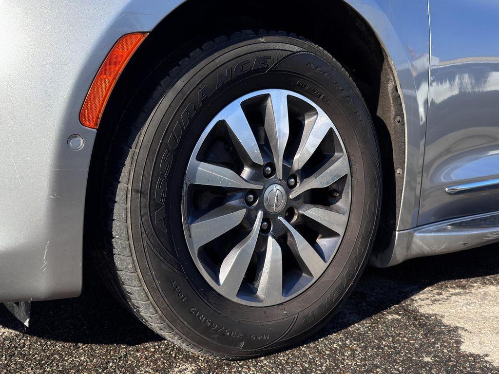 used 2020 Chrysler Pacifica car, priced at $24,295