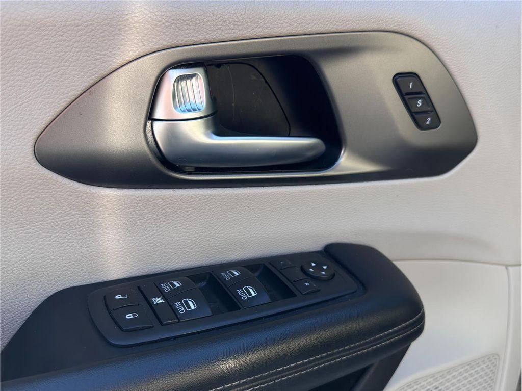 used 2020 Chrysler Pacifica car, priced at $20,895