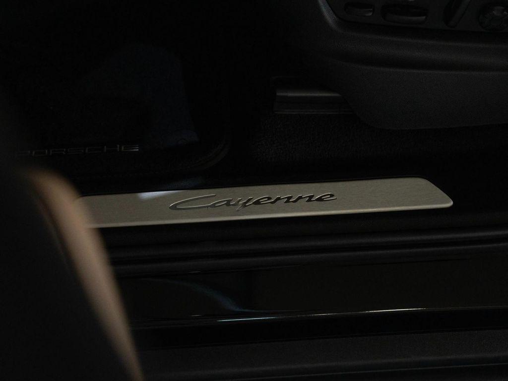 Porsche Cayenne view 12