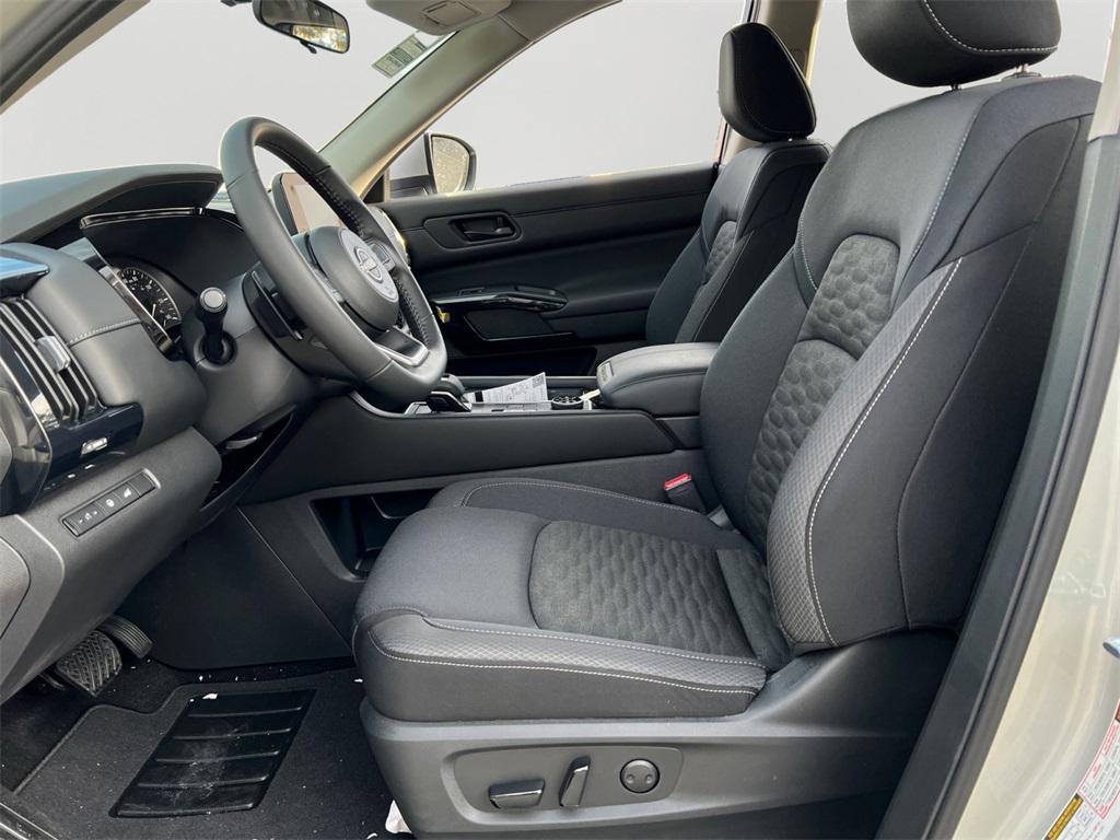 new 2025 Nissan Pathfinder car, priced at $33,928