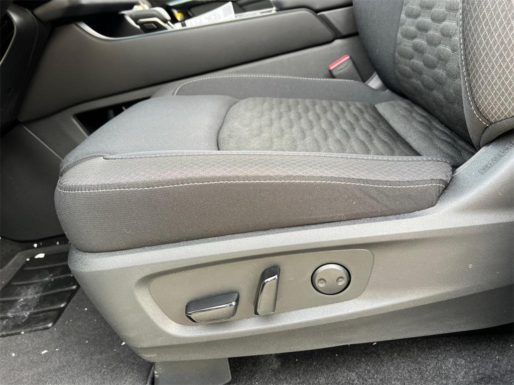 new 2025 Nissan Pathfinder car, priced at $33,928