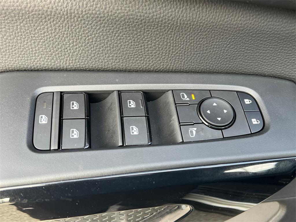 new 2025 Nissan Pathfinder car, priced at $33,928