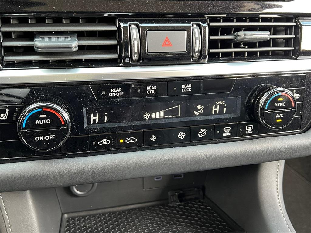 new 2025 Nissan Pathfinder car, priced at $33,928