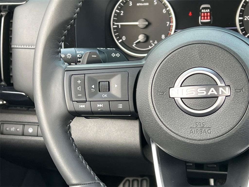 new 2025 Nissan Pathfinder car, priced at $33,928