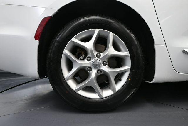 used 2020 Chrysler Pacifica car, priced at $18,293