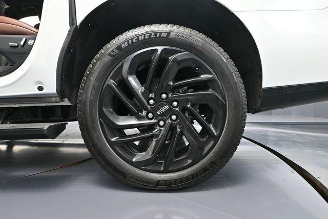 used 2025 Lincoln Navigator L car, priced at $93,393