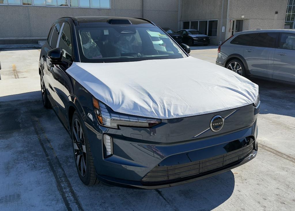 new 2025 Volvo EX90 car, priced at $89,062