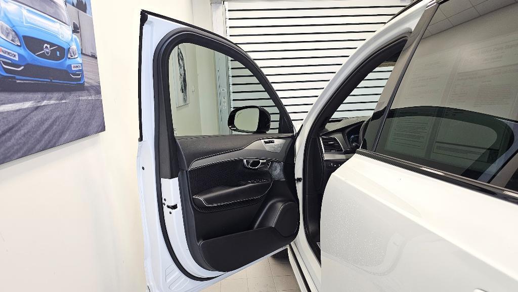 used 2022 Volvo XC90 Recharge Plug-In Hybrid car, priced at $41,186