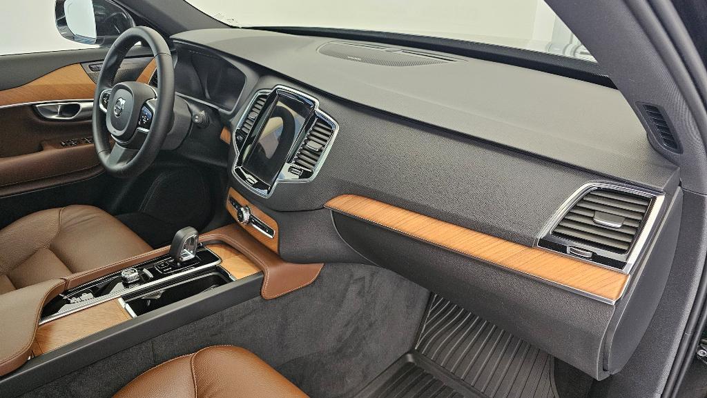 used 2024 Volvo XC90 Recharge Plug-In Hybrid car, priced at $46,826