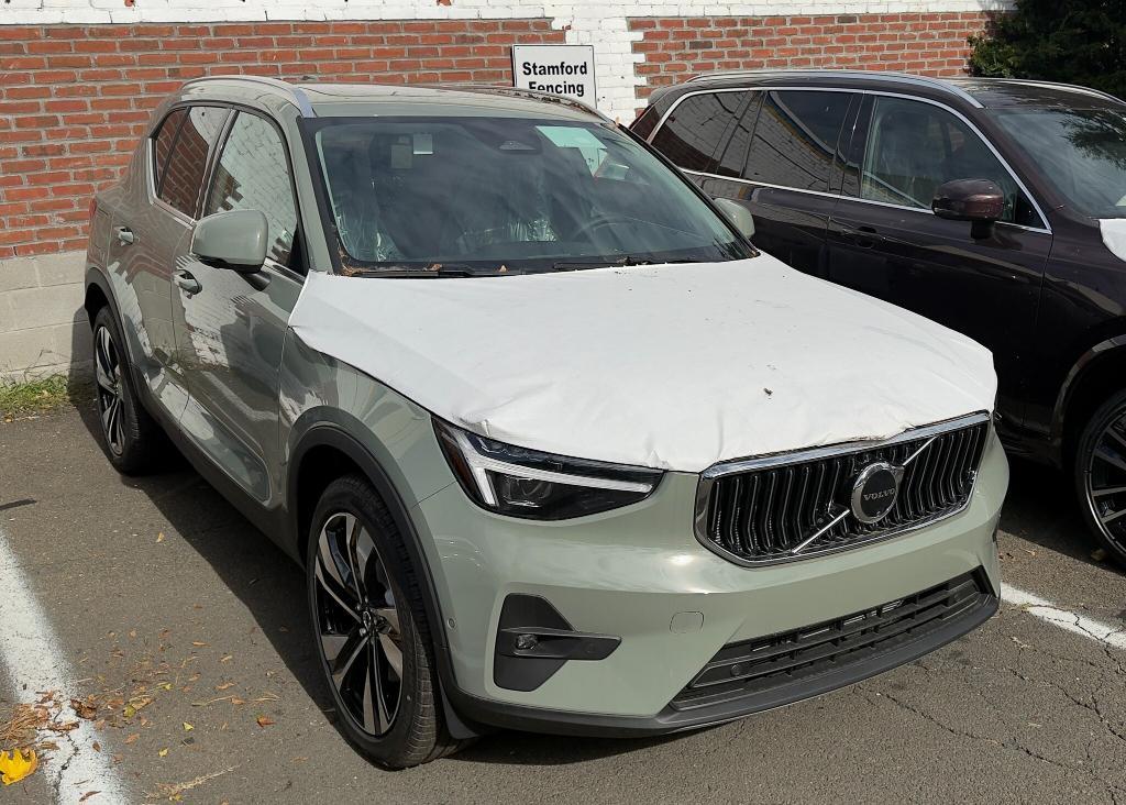 new 2025 Volvo XC40 car, priced at $40,792