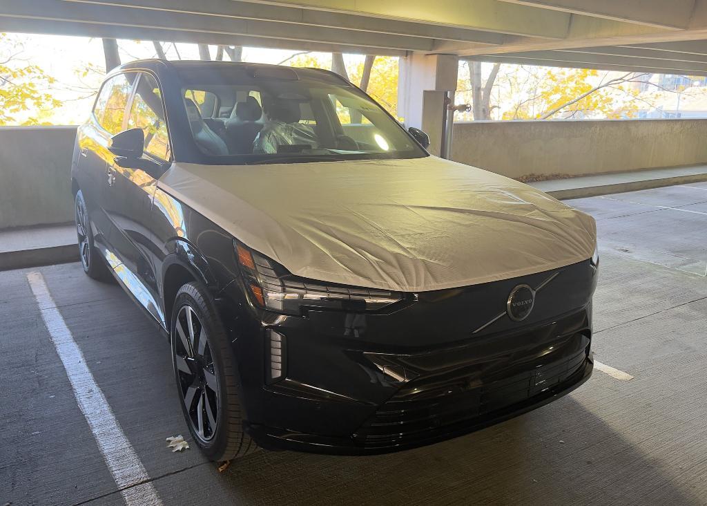 new 2025 Volvo EX90 car, priced at $82,539