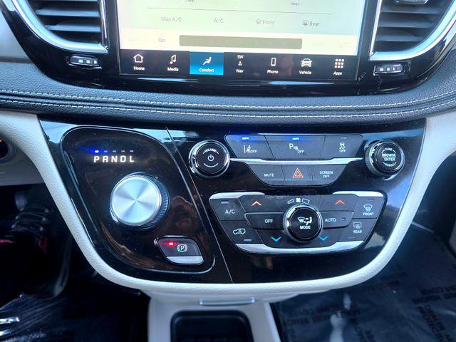 used 2024 Chrysler Pacifica Hybrid car