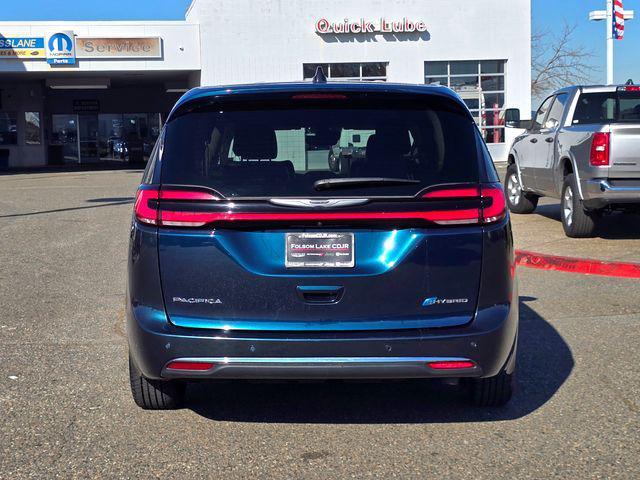 used 2024 Chrysler Pacifica Hybrid car