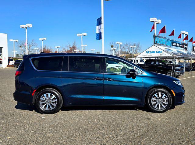 used 2024 Chrysler Pacifica Hybrid car