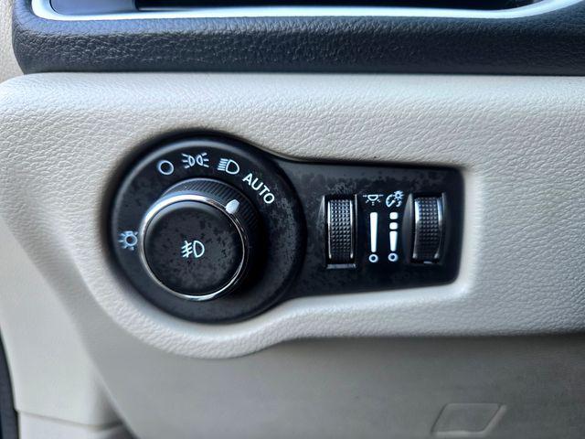 used 2024 Chrysler Pacifica Hybrid car