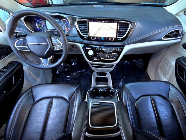 used 2024 Chrysler Pacifica Hybrid car