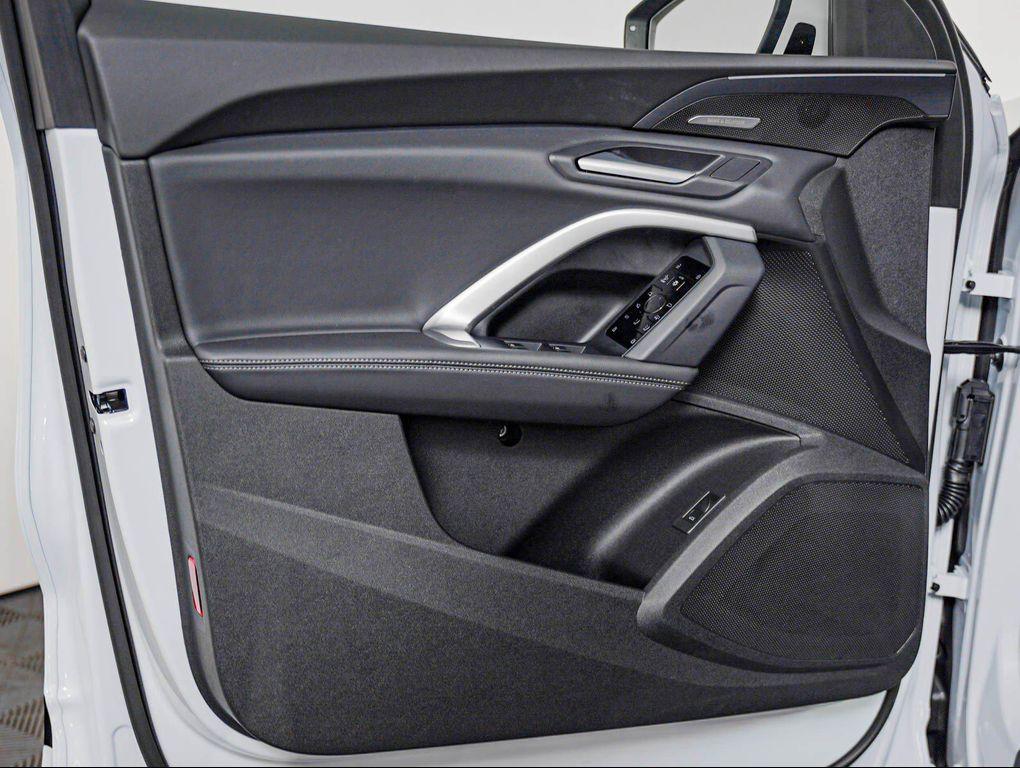 Audi Q5 view 25