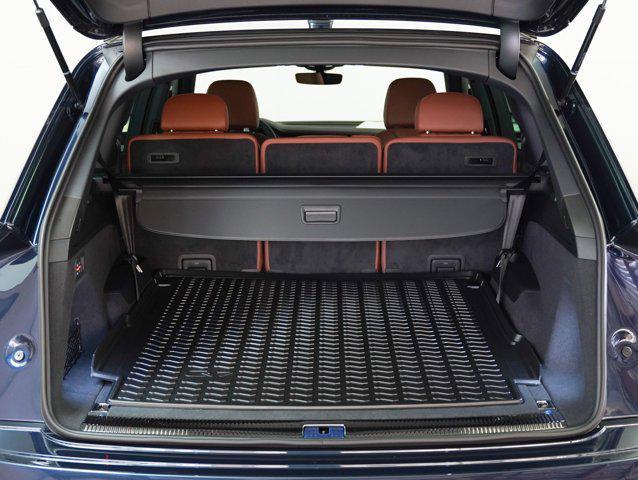 new 2026 Audi Q7 car, priced at $70,070