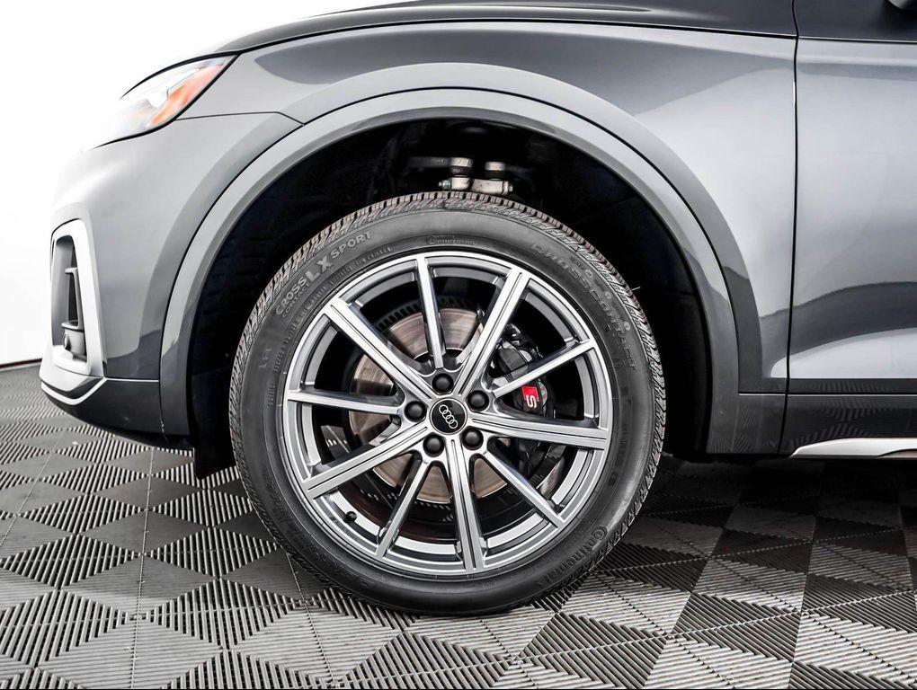 Audi SQ5 view 4