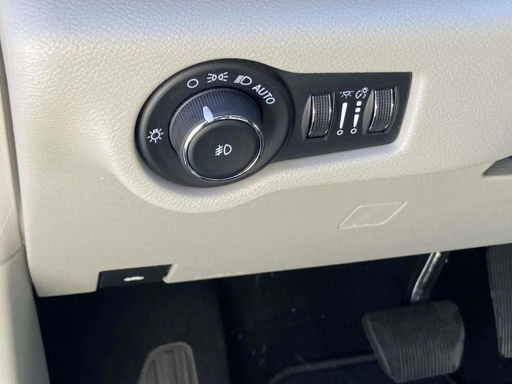 used 2024 Chrysler Pacifica car, priced at $24,400
