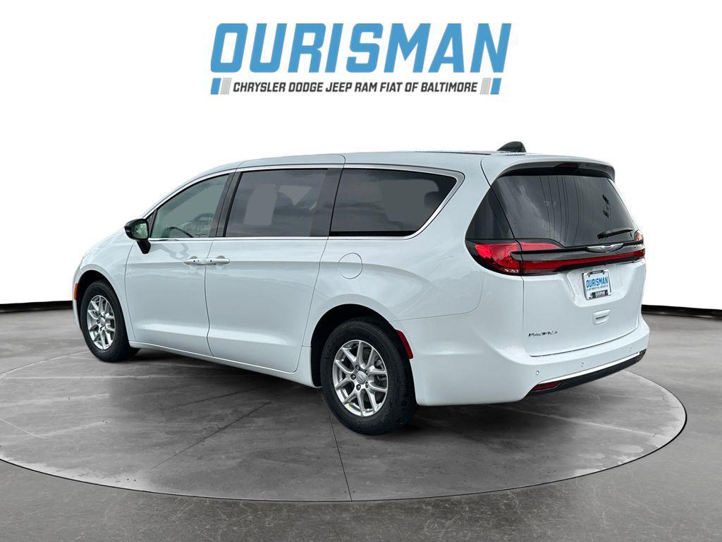 new 2025 Chrysler Pacifica car, priced at $35,439