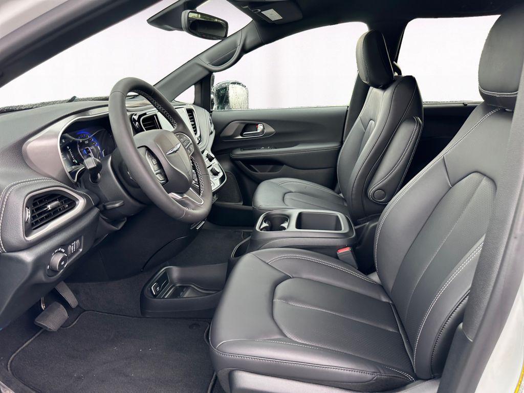 new 2025 Chrysler Pacifica car, priced at $35,439