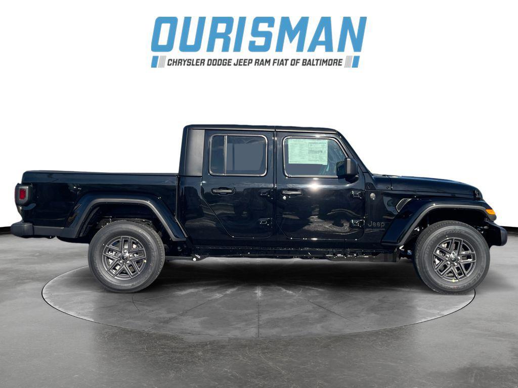 new 2026 Jeep Gladiator car, priced at $43,184