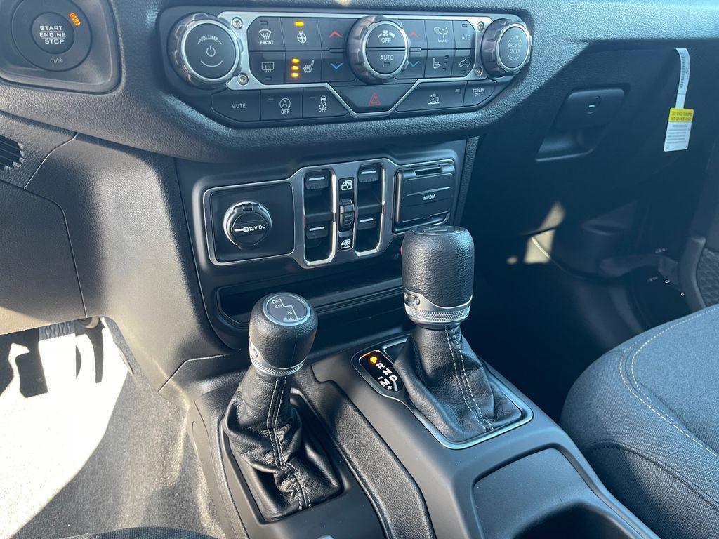 new 2026 Jeep Gladiator car, priced at $43,184