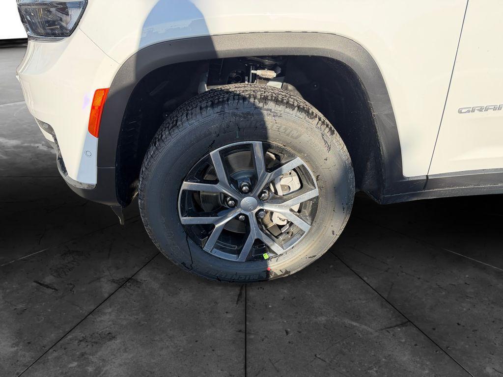 new 2025 Jeep Grand Cherokee L car, priced at $50,777